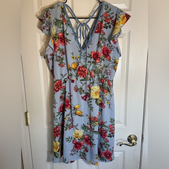 Wrapper mini blue white stripped‎ floral v neck dress - Picture 2 of 10